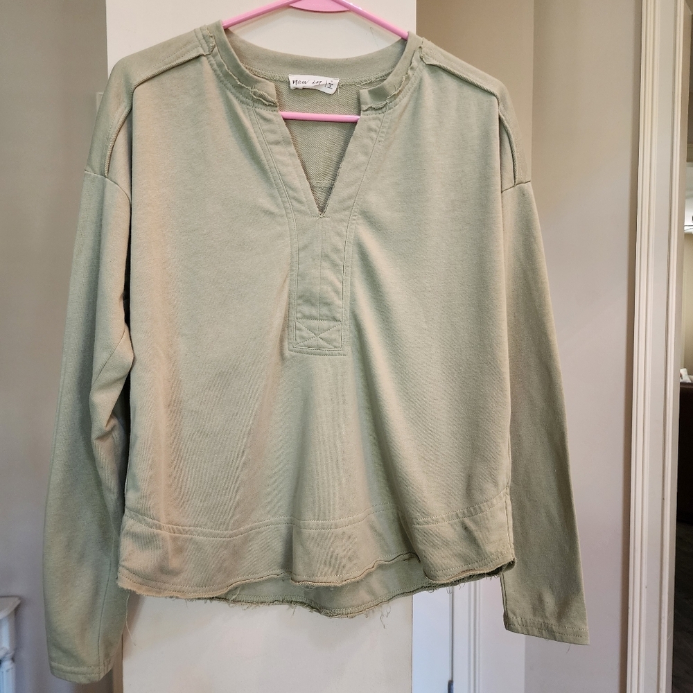new in Pullover V‎ Neck Distressed Hem Sweatshirt Sage Green Size S